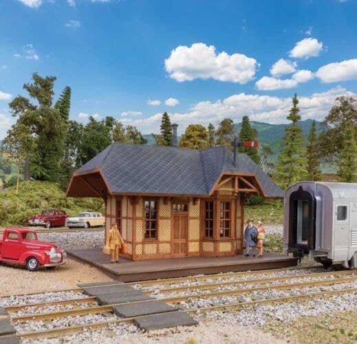 Victoria Springs Station -- Kit - 4-7/16 x 3-13/16 x 3-5/16′ 11.2 x 9.6 x 8.4cm, HO, Walthers Cornerstone 3555