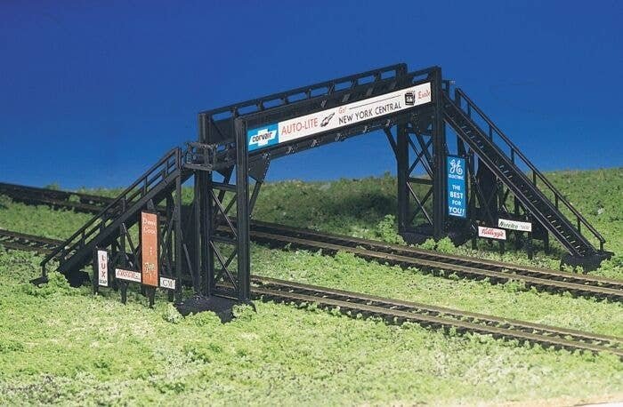 Plasticville Classic Kit -- Pedestrian Foot Bridge, HO, Bachmann Industries 45172