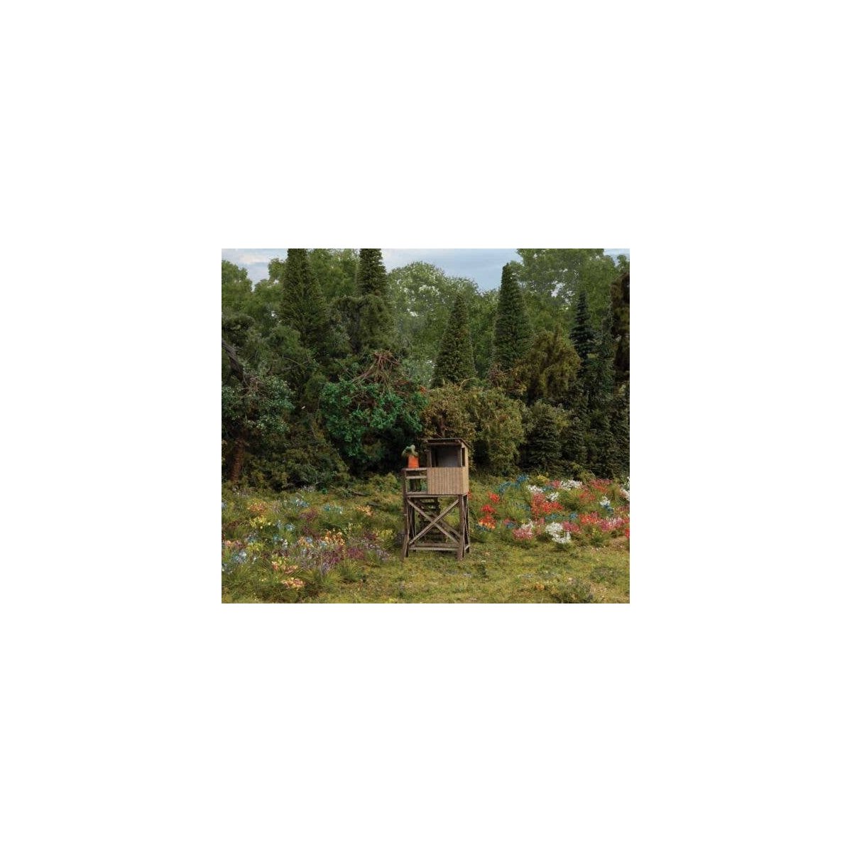 Elevated Deer Stand -- Laser-Cut Wood Kit - 1-1/8 x 1-1/8 x 1-3/4′ 3 x 3 x 4.5cm, HO, Walthers SceneMaster 4111