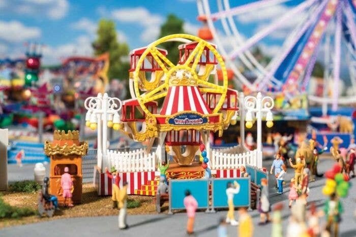 Nostalgic Steam Ferris Wheel with Motor -- Kit - 4-5/16 x 2-7/16 x 3-11/16′ 11 x 6.2 x 9.3cm, HO, Faller Gmbh 140311