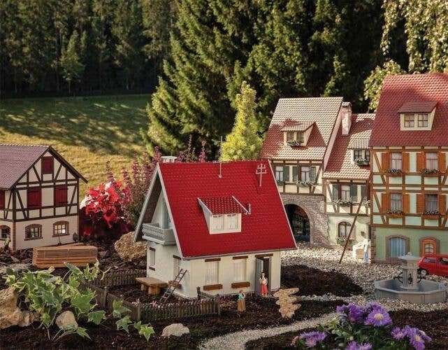 Detached House -- Kit - 34.3 x 29.5 x 40.2cm, G, Pola 331092