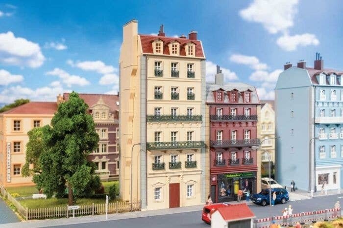 Six-Story Townhouse -- Kit - 4-1/8 x 4-3/8 x 10-9/16′ 10.5 x 11.1 x 26.8cm, HO, Faller Gmbh 130712
