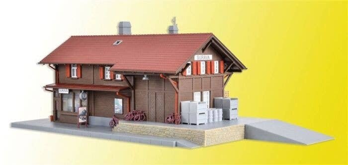Surava Wooden Depot w/LED Light -- Kit - 12-3/16 x 5-1/2 x 4-1/2′ 31 x 14 x 11.5cm, HO, Kibri 39519