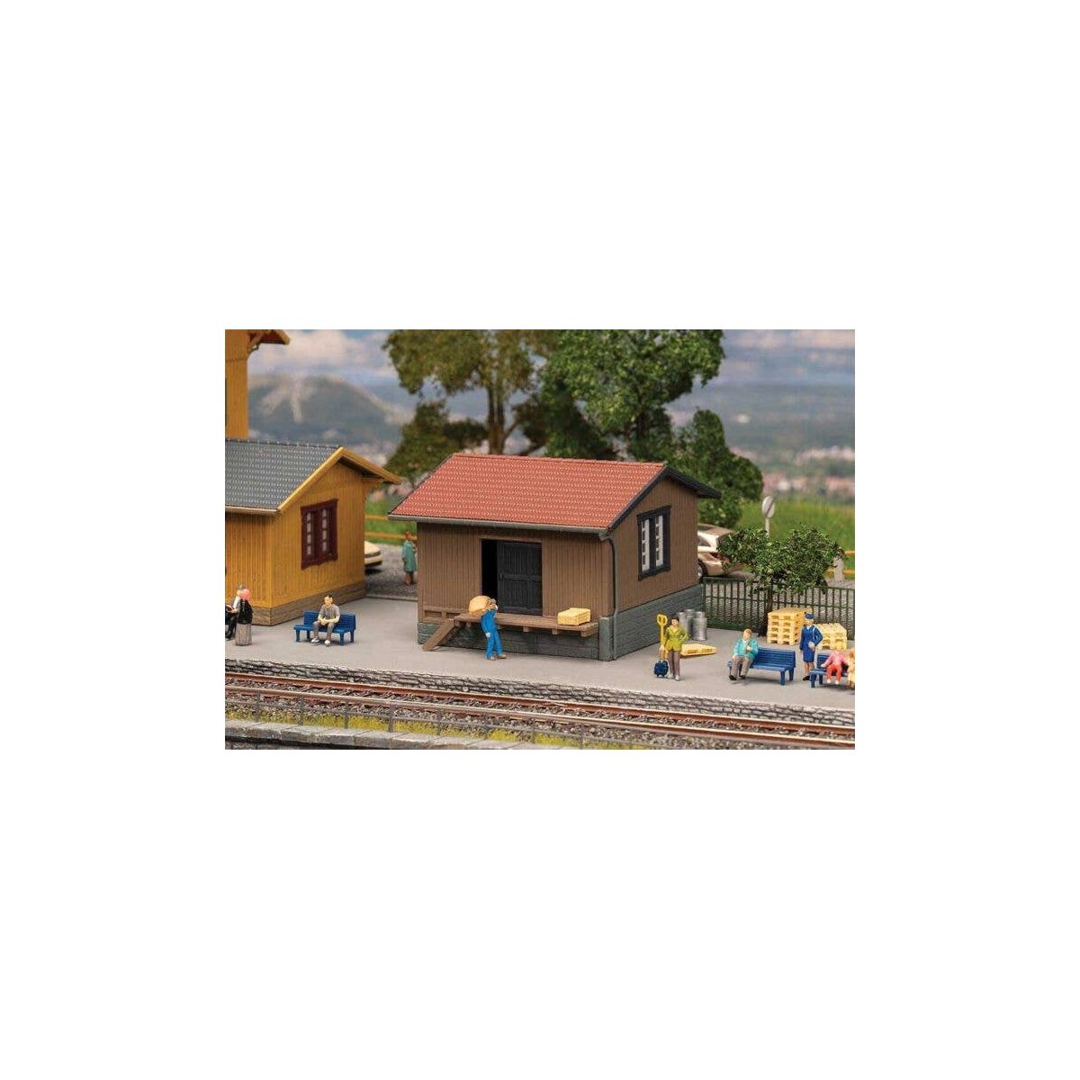 Small Wooden Freight Shed -- Kit - 3-3/16 x 3-3/16 x 2-5/16′ 8.1 x 8.2 x 5.9cm, HO, Faller Gmbh 120099