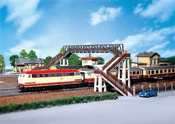4-Track Concrete Footbridge -- 13-1/8′ 33 x 19.5cm, HO, Faller Gmbh 120179