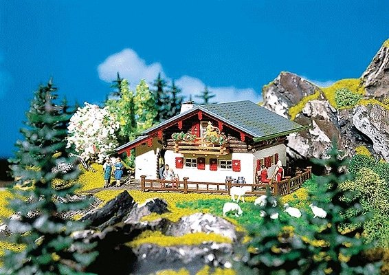 Large Mountain Chalet -- 5 x 3-3/4′ 12.7 x 9.3cm, HO, Faller Gmbh 130287