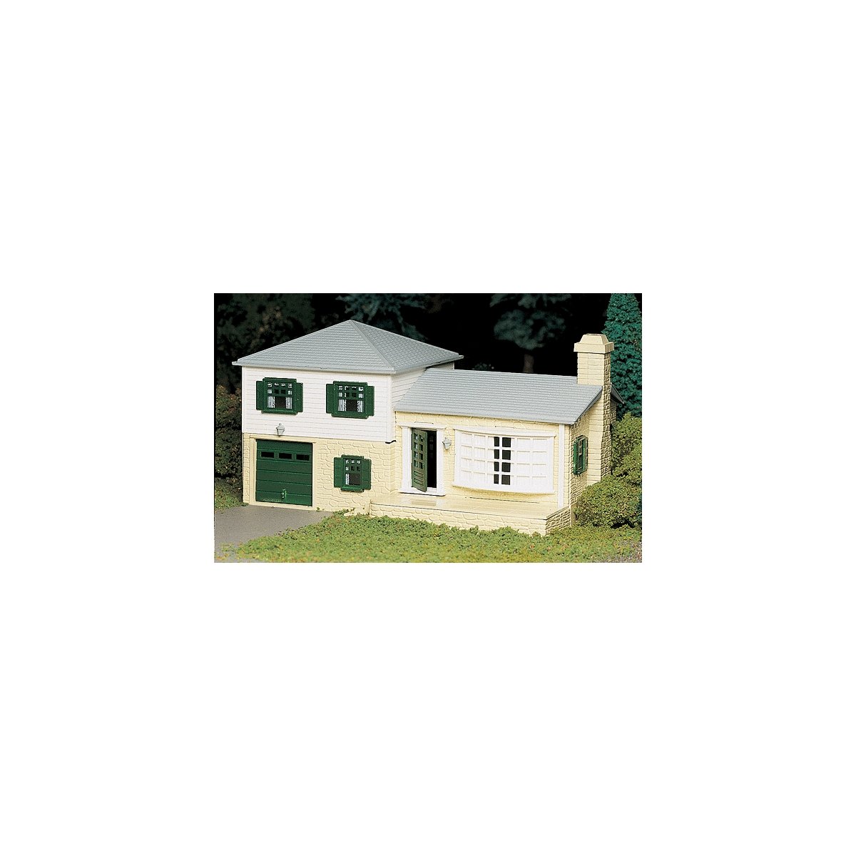 Plasticville U.S.A.(R) Classic Kits -- Two-Story Split-Level House, O, Bachmann Industries 45607