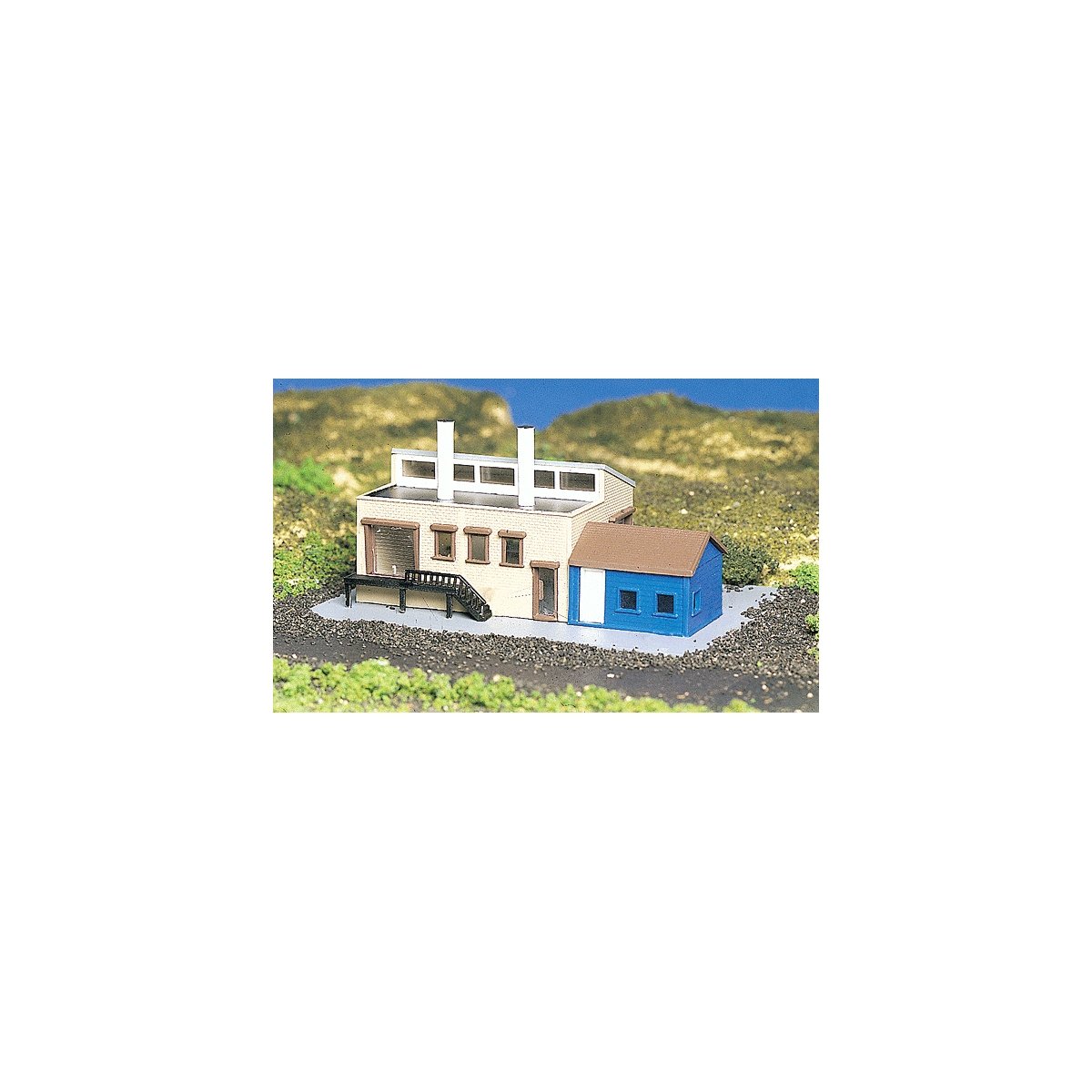 Factory w/Accessories & Figures (Assembled), N, Bachmann Industries 45902