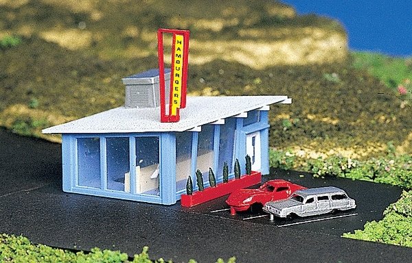 Drive-In Hamburger Stand (Assembled) -- 4-3/4 x 3′ 12.1 x 7.7cm, N, Bachmann Industries 45709