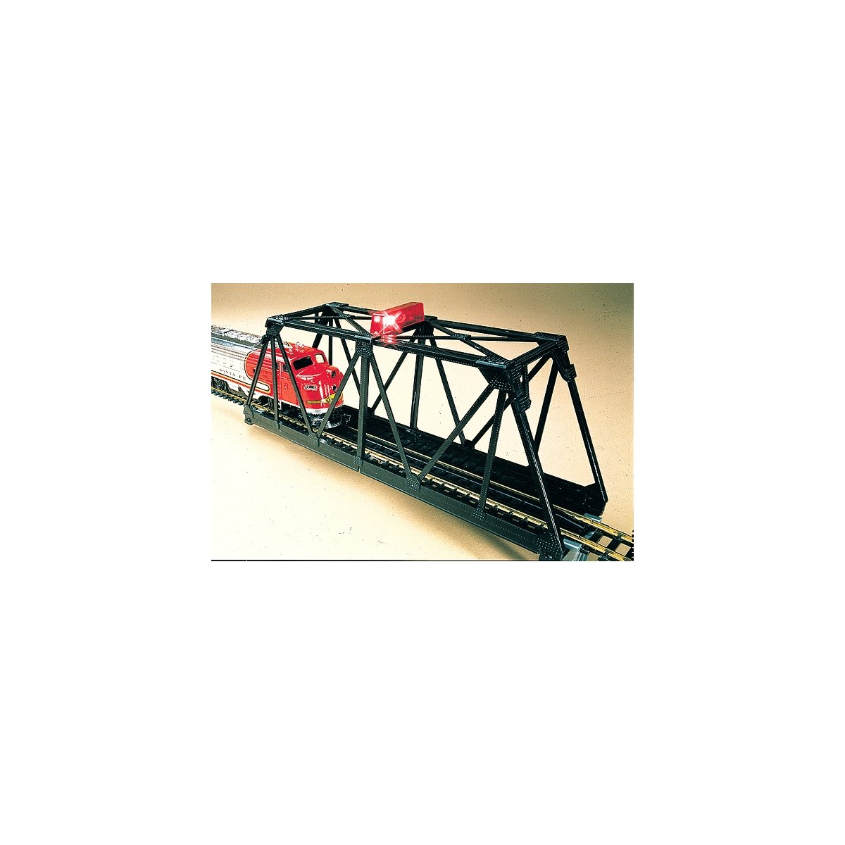 Steel Through-Truss Bridge - Assembled -- With Blinking Red Light, N, Bachmann Industries 46904