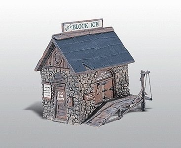 Scenic Details(R) -- Ice House - Kit (Unpainted Metal) 2-3/8 x 2-1/2′, HO, Woodland Scenics 219