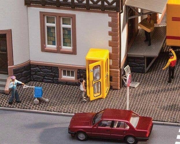 German Post Office Telephone Booth -- Assembled (yellow) 9/16 x 1/2 x 1-1/8′ 1.4 x 1.3 x 2.8cm, HO, Faller Gmbh 180955