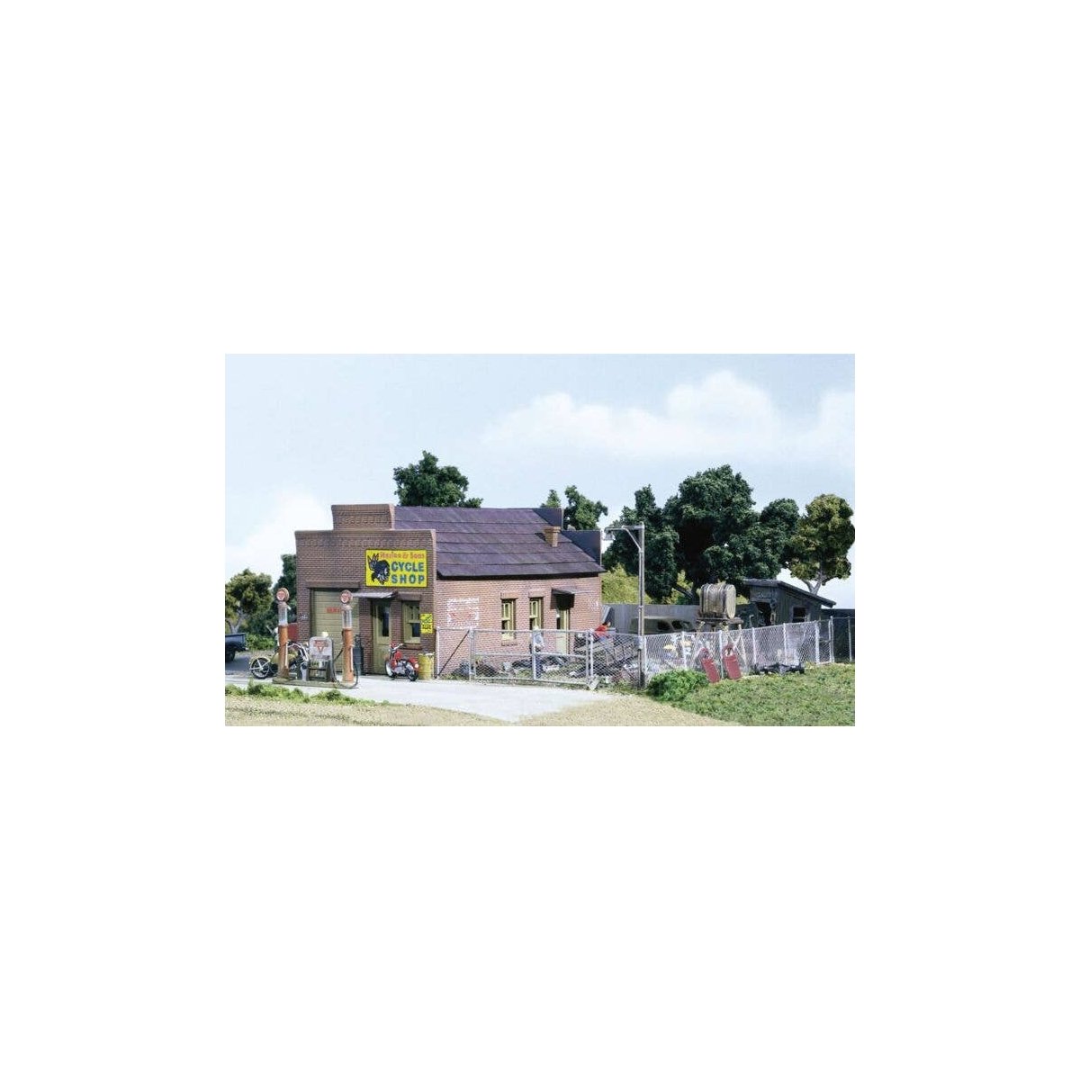 DPM Landmark Structures(R) Gold Kits -- Harlee & Sons Cycle Shop - Kit 6-7/8 x 11-3/4, HO, Design Preservation Models 40600