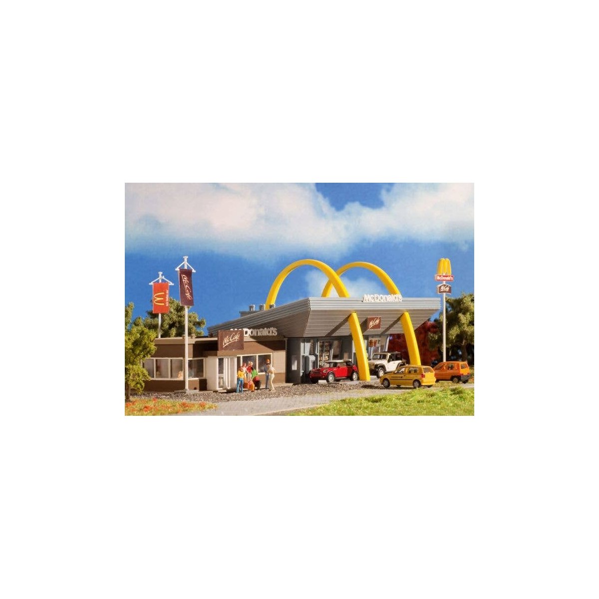 McDonald`s Restaurant w/McCafe -- Kit - 10-5/8 x 7-1/8 x 3-7/8` 27 x 18 x 9.8cm, HO, Vollmer Gmbh 43635