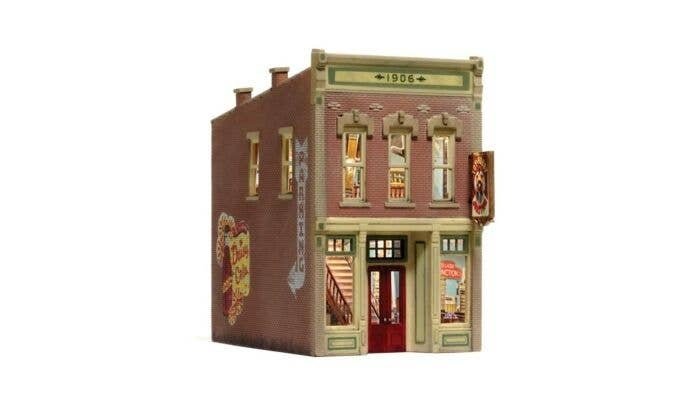 Built-&-Ready(R) - Assembled -- Toy & Hobby Junction, HO, Woodland Scenics 5070