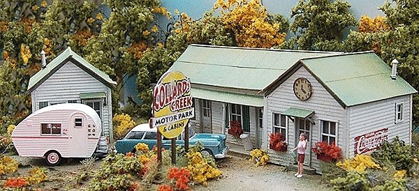 Collard`s Creek Motor Park - Laser-Cut Wood Kit -- Office & Motel: 6 x 2-1/4` 15.2 x 5.7cm Cabin: 9, HO, Bar Mills LLC 872