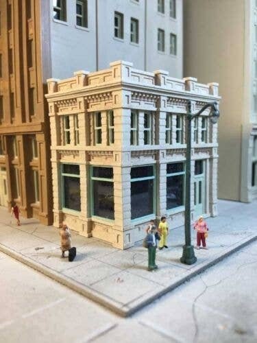 Kelly`s Cafe -- Resin Kit - 2-1/2 x 1-11/16 x 2-5/16` 6.4 x 4.3 x 5.8cm, N, Lunde Studios 15