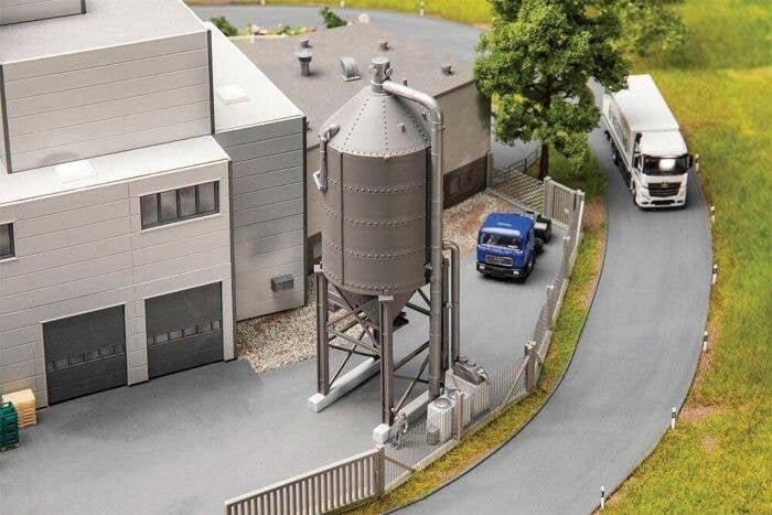 Silo (Surge Bin) -- Kit - 3-5/16 x 2-1/4 x 3-13/16′ 8.4 x 5.8 x 11.8cm, HO, Faller Gmbh 180329
