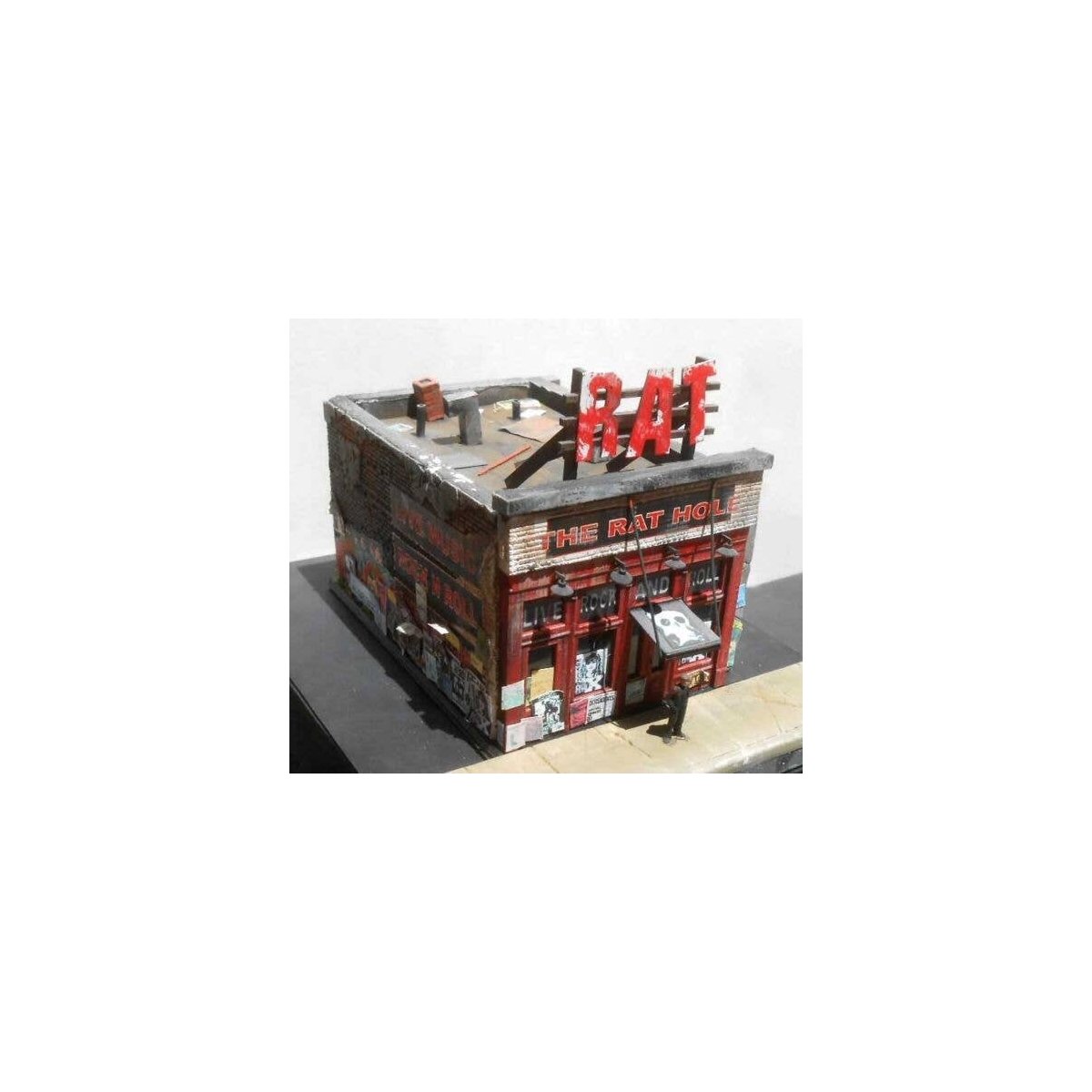 The Rat Hole -- Cast Hydrocal(R) Kit with Signs - 2 x 2-1/2′ 5.1 x 6.4cm, N, Downtown Deco 2030