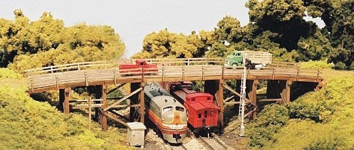 Country Road Bridge -- Laser-Cut Wood Kit - 9-1/4 x 2 x 2-1/4′ 23.5 x 5 x 5.7cm, N, Monroe Models 9007