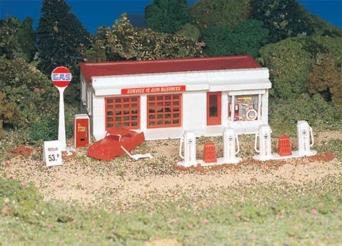 Gas Station - Plasticville -- Kit, HO, Bachmann Industries 45174