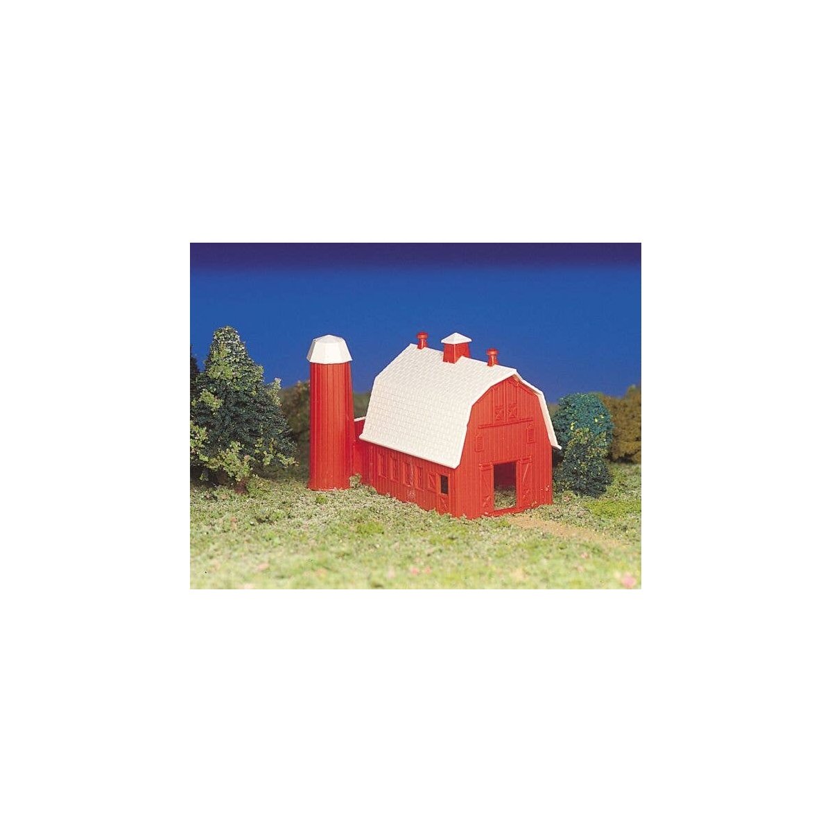 Plasticville Classic Kit - Barn -- 2-1/2 x 3-1/2′ 6.4 x 9cm, HO, Bachmann Industries 45151