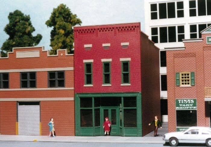 Sally`s Antiques -- Kit - 4-3/4 x 2-3/4` 11.9 x 6.9cm, HO, Smalltown USA 6010