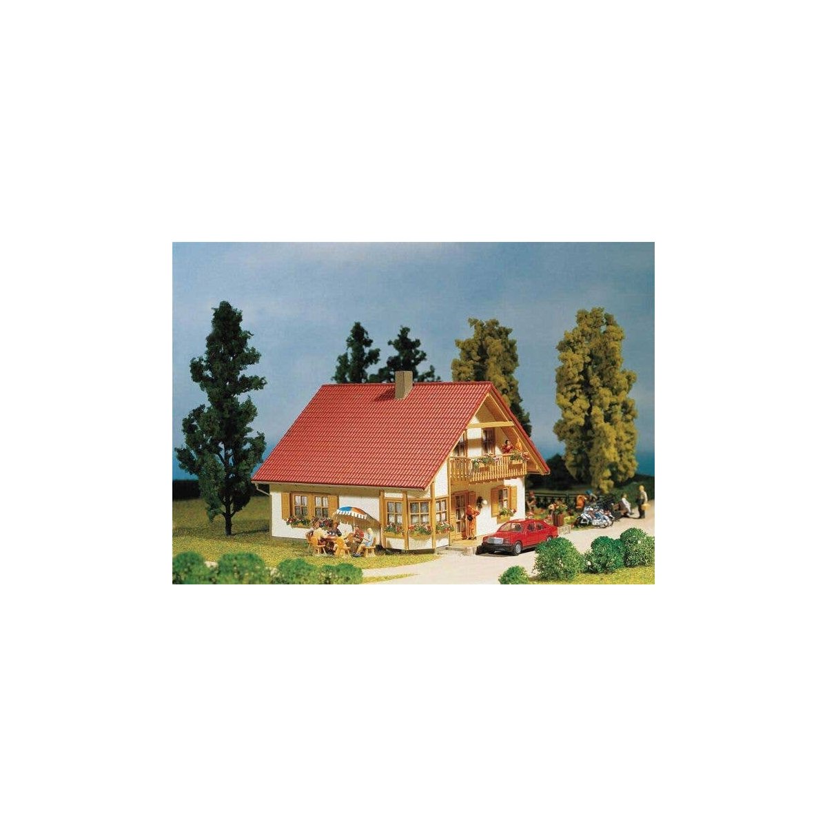 Romantic Single Family Home -- 5 x 5′ 12.7 x 12.6cm, HO, Faller Gmbh 130301