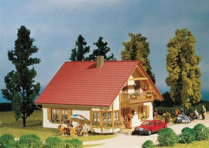 Romantic Single Family Home -- 5 x 5′ 12.7 x 12.6cm, HO, Faller Gmbh 130301