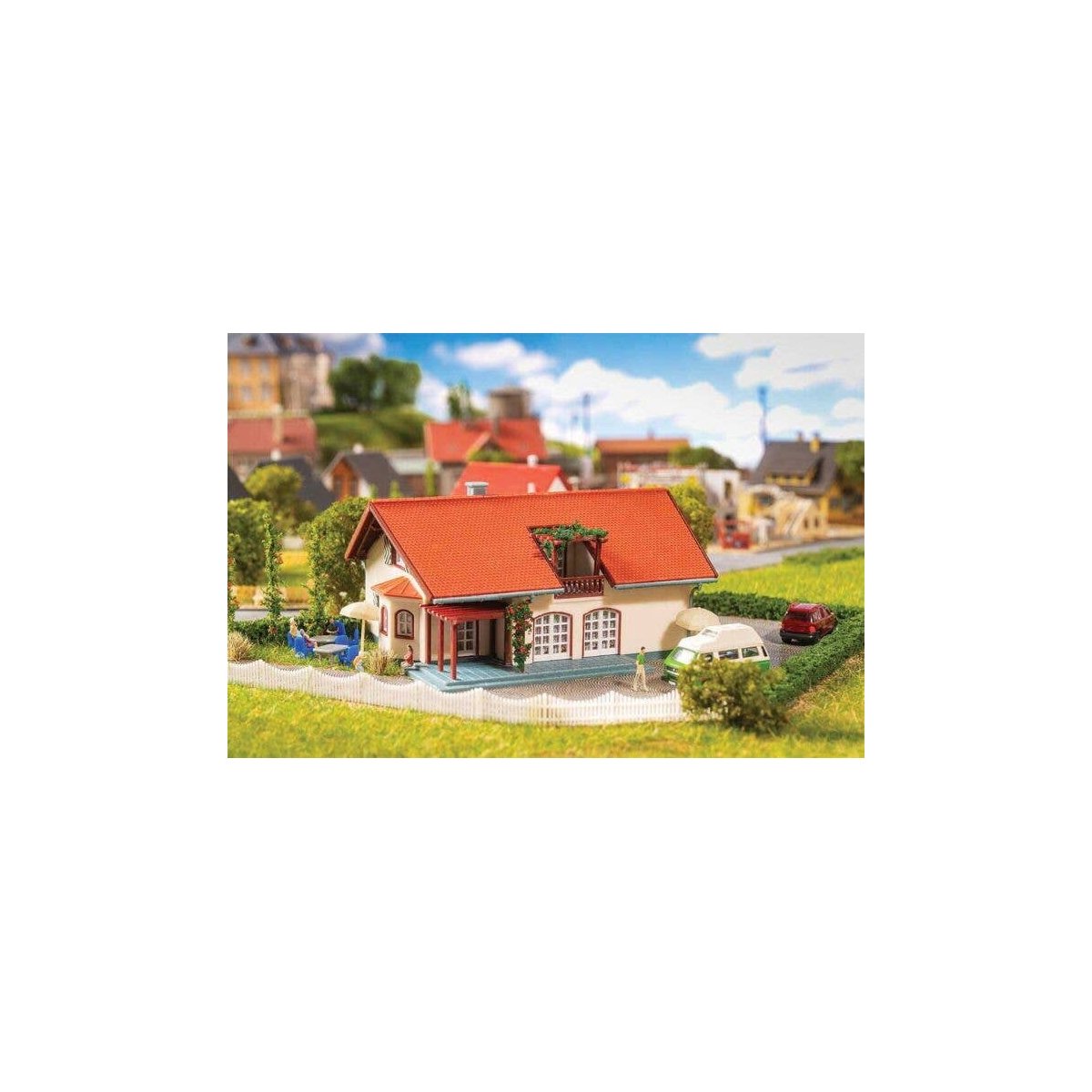 Brilliant Model House -- 3-1/4 x 3-13/32 x 2′ 8.1 x 8.5 x 5cm, N, Faller Gmbh 232344