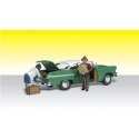 AutoScenes(TM) -- Lubeners Loading their Luggage, N, Woodland Scenics 5326