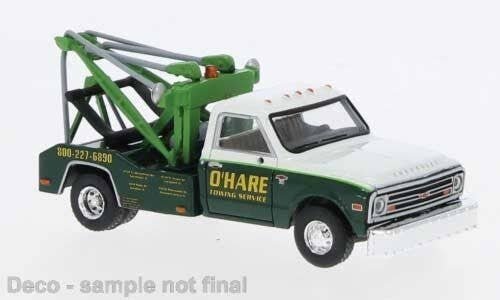 1981 GMC C30 Tow Truck - Assembled -- O′Hare Chicago Towing (green, white, yellow), HO, Brekina Automodelle 19666