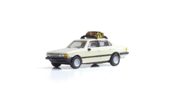 Family Vacation Sedan - Modern Era Vehicles -- White, Black, HO, Woodland Scenics 5370