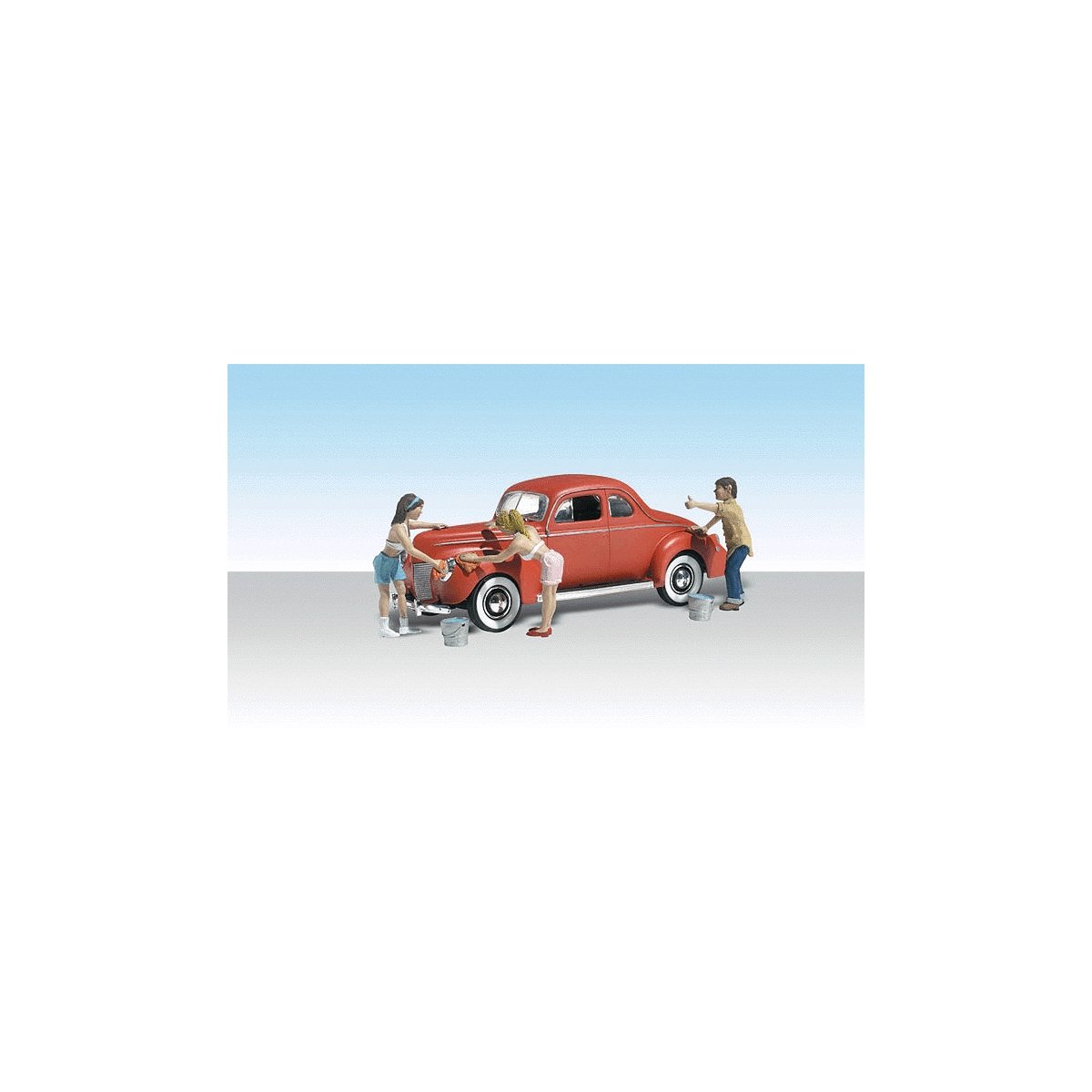 Suds & Shine - Assembled - AutoScenes(R) -- 1940s Coupe & 3 Figures, HO, Woodland Scenics 5533