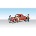 Suds & Shine - Assembled - AutoScenes(R) -- 1940s Coupe & 3 Figures, HO, Woodland Scenics 5533