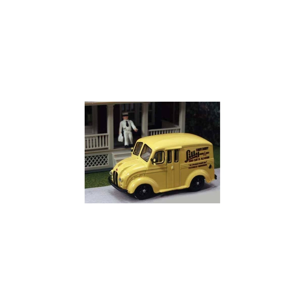 Divco Milk Delivery Truck w/Milkman Figure - Assembled -- Lilly Farm Dairy (ye, HO, William Tell International Inc AHM87010