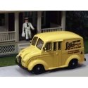 Divco Milk Delivery Truck w/Milkman Figure - Assembled -- Lilly Farm Dairy (ye, HO, William Tell International Inc AHM87010