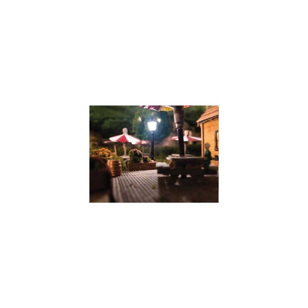 DVSL102BL Fiber-Lit Carriage Street Lamps -- Black pkg(3), HO, Dwarvin SL102BL