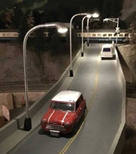 DVSL104 Fiber-Lit Highway/Street Lamps -- pkg(3), HO, Dwarvin SL104