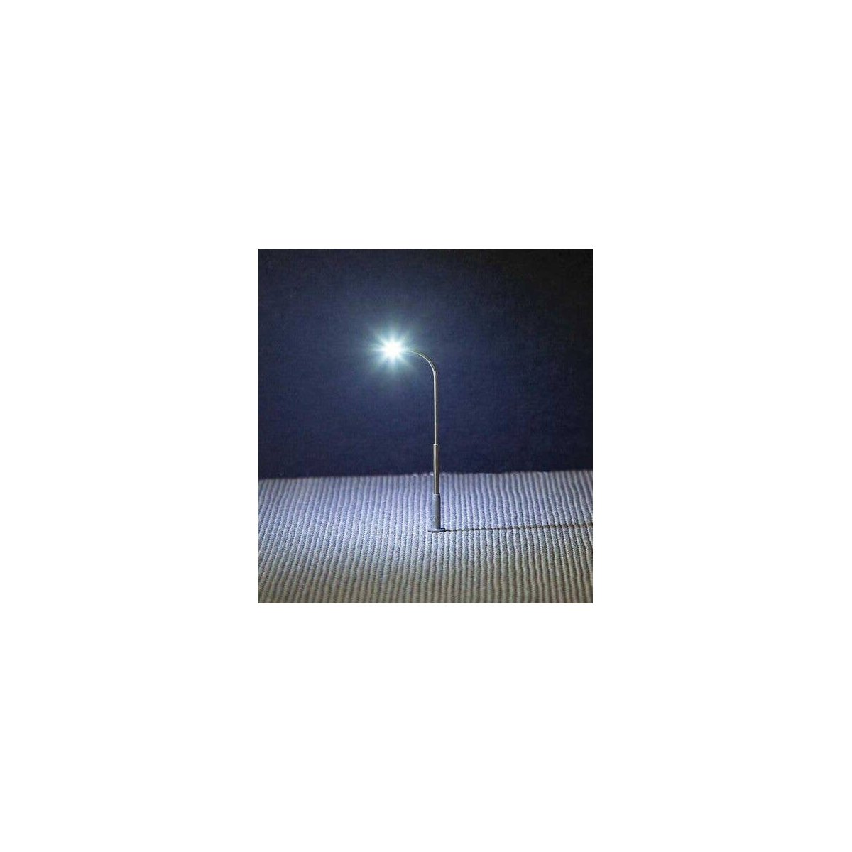 LED Streetlight - Lamp Post -- Adjustable height up to 2-9/16′ 6.5cm tall pkg(1), N, Faller Gmbh 272220