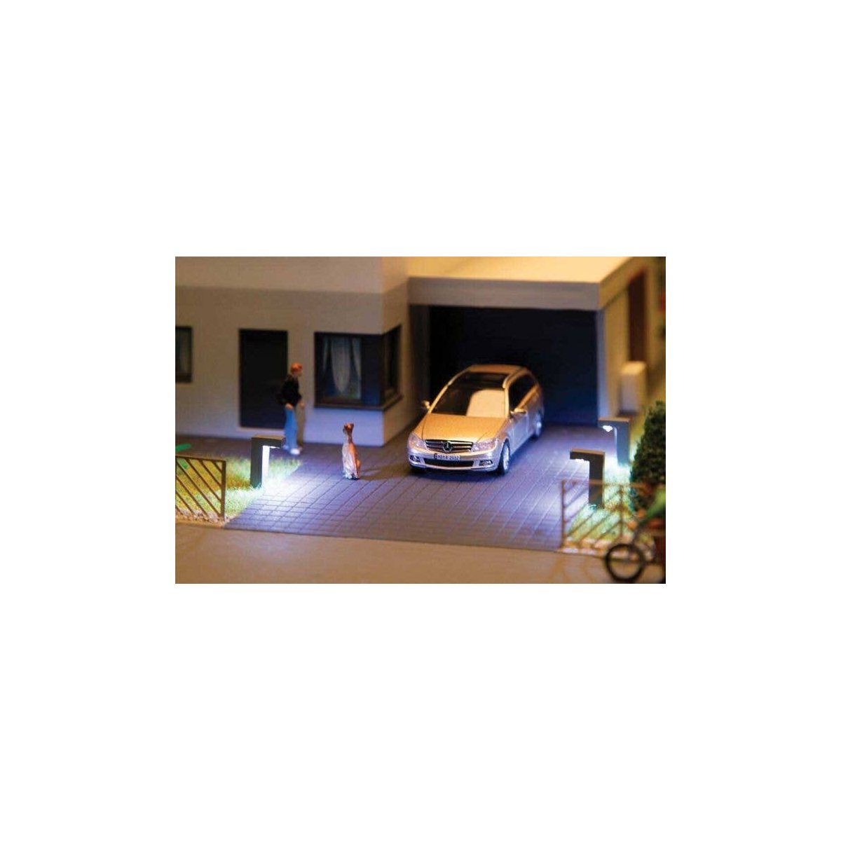 Modern LED Path Light -- Warm White LED 1/2′ 1.2cm Tall (anthracite) pkg(3), HO, Faller Gmbh 180136