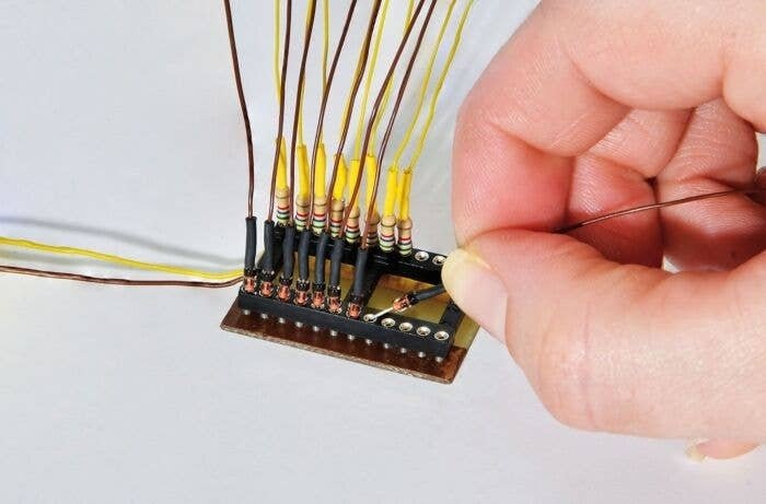 12-Position Plug-In Terminal Strip -- For Interior Lights, HO, Viessmann Modellspielwaren 6049