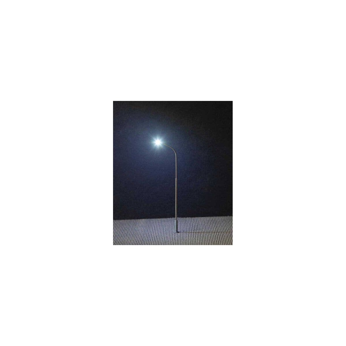 Whip-Style LED Street Light -- 3-3/4′ 9.5cm Tall, HO, Faller Gmbh 180200