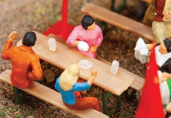 60 Beer Pitchers, 40 Ashtrays, HO, Faller Gmbh 180995