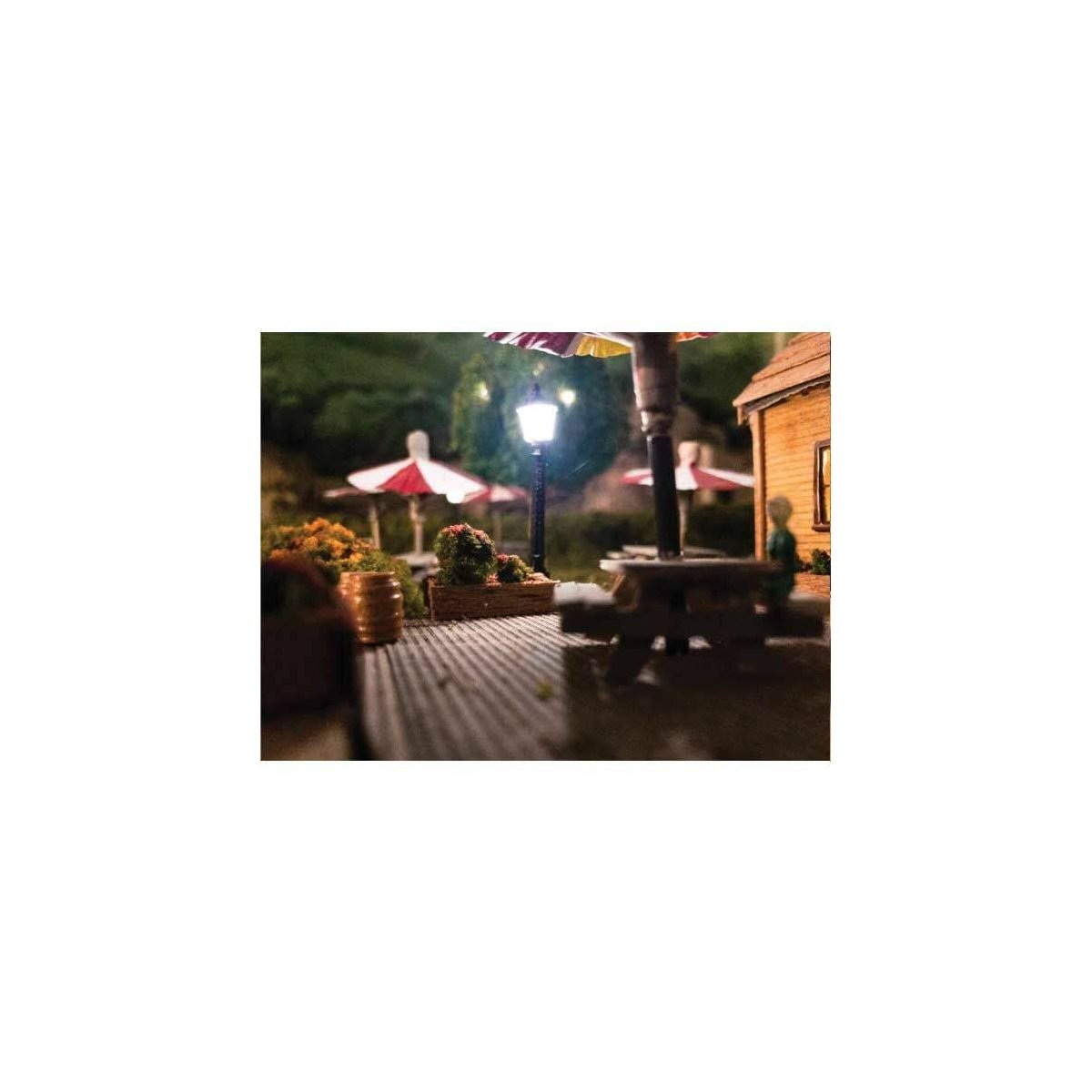 DVSL102BL Fiber-Lit Carriage Street Lamps -- Black pkg(3), HO, Dwarvin SL102BL