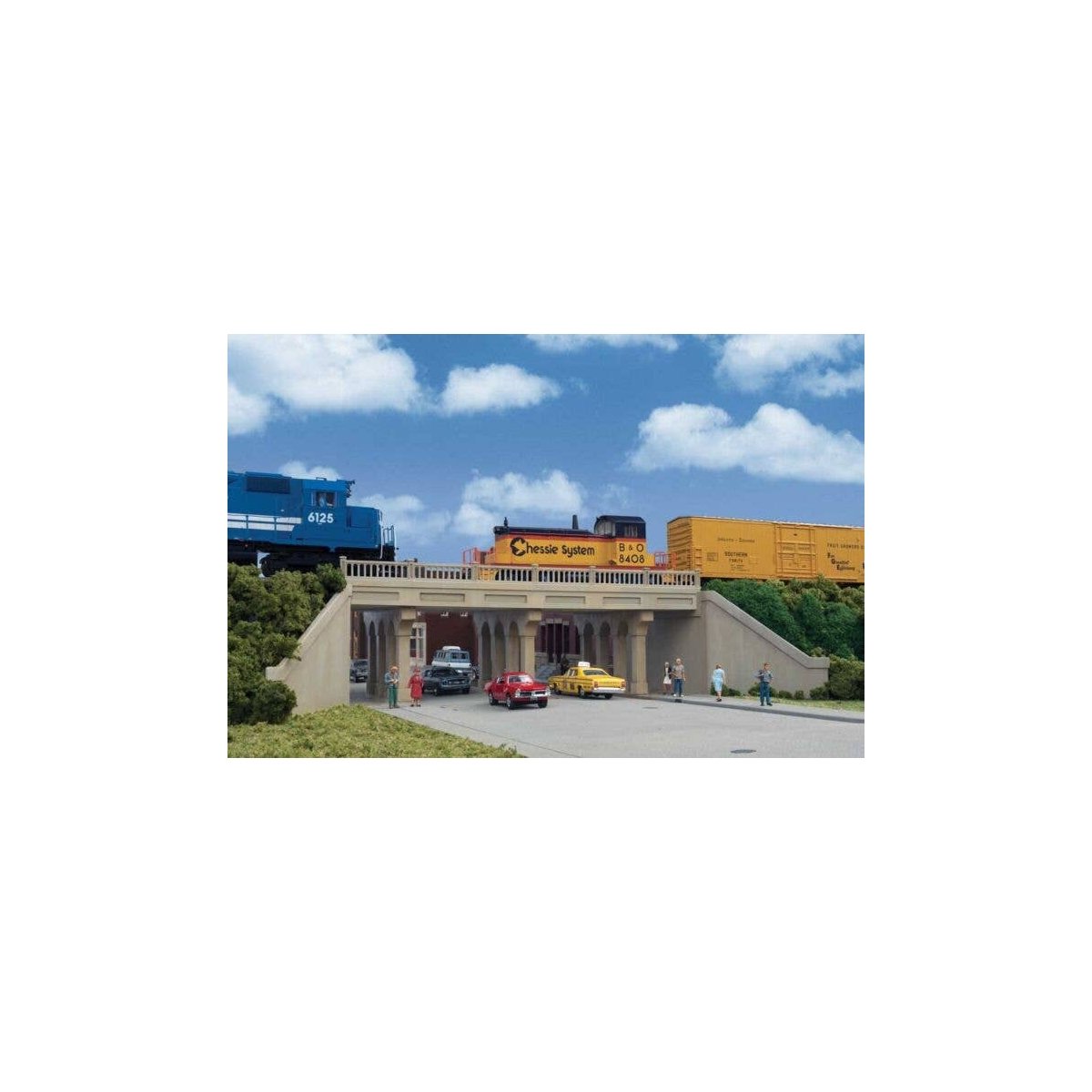 Urban Concrete Overpass -- Kit, HO, Walthers Cornerstone 4560