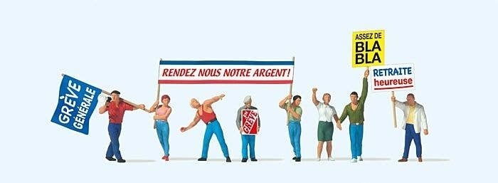 Demonstrators with French Signs -- pkg(8), HO, Preiser Kg 10787