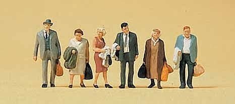 Passengers -- Standing Travelers w/Luggage Set 1 Era III, HO, Preiser Kg 10403