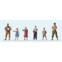 Pedestrians -- US Soldiers w/Children, HO, Preiser Kg 10613