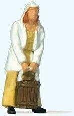 Fetching Water - Individual Figure, HO, Preiser Kg 28221